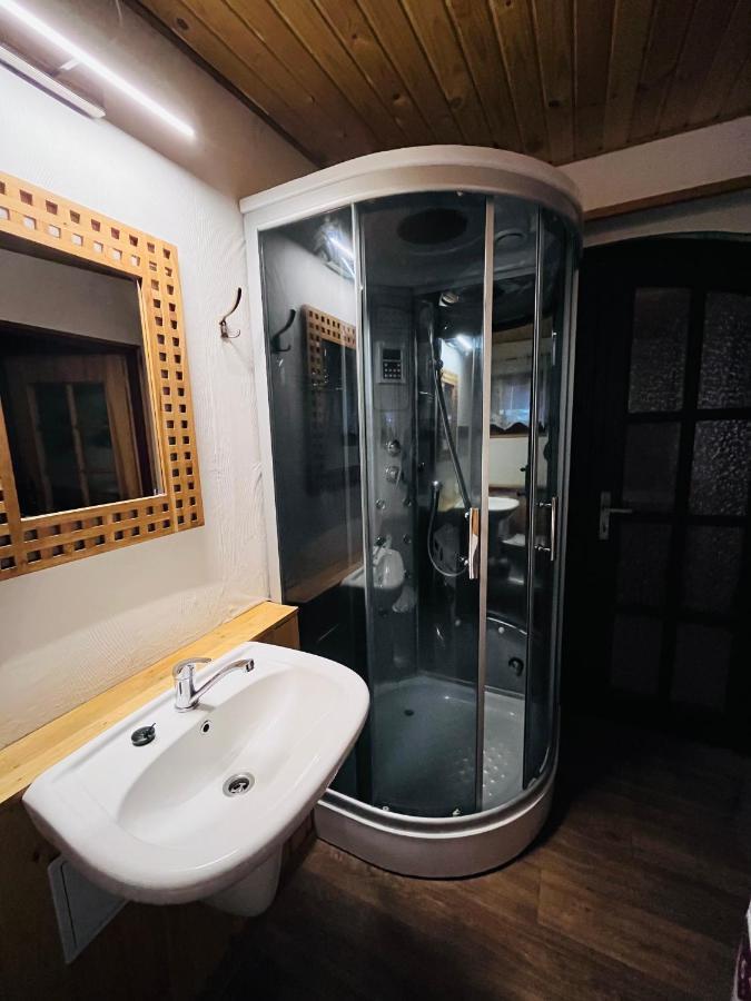 דצ'ין Apartma Luxura מראה חיצוני תמונה