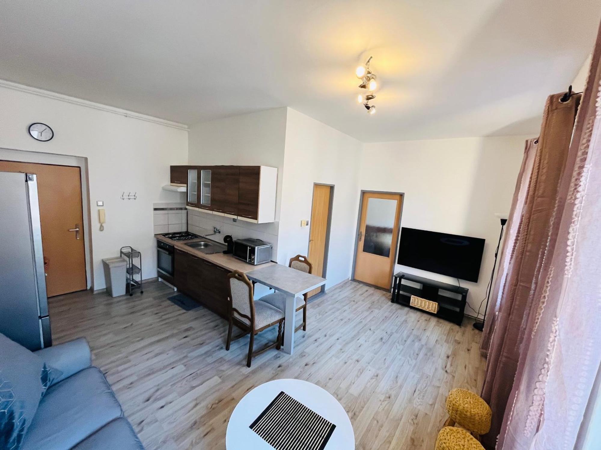 דצ'ין Apartma Luxura מראה חיצוני תמונה